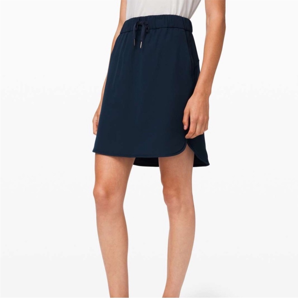 Lululemon On the Fly Skirt Woven True Navy Size 2